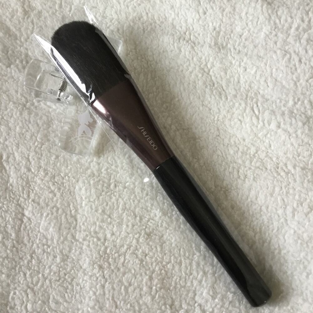 Shiseido Black Handle with Rose Metallic Ferrule Face Brush - Picture 2 of 16